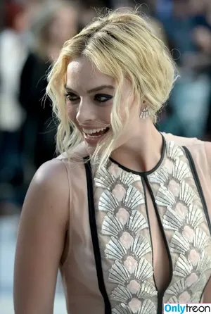 Margot Robbie / margotrobbieofficial nude photo #2144