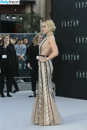 Margot Robbie / margotrobbieofficial nude photo #2146