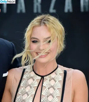 Margot Robbie / margotrobbieofficial nude photo #2149