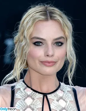 Margot Robbie / margotrobbieofficial nude photo #2150
