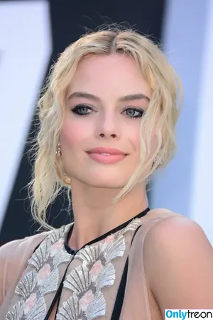 Margot Robbie / margotrobbieofficial nude photo #2169