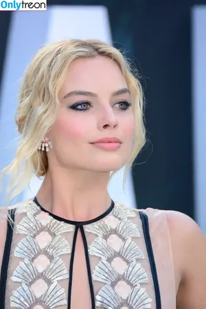 Margot Robbie / margotrobbieofficial nude photo #2170