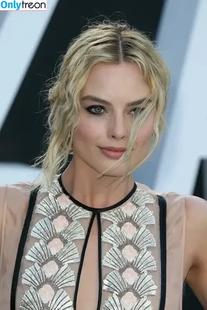 Margot Robbie / margotrobbieofficial nude photo #2174