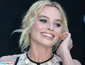 Margot Robbie / margotrobbieofficial nude photo #2180