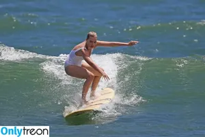 Margot Robbie / margotrobbieofficial nude photo #2208