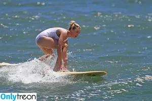 Margot Robbie / margotrobbieofficial nude photo #2219