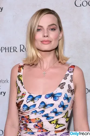 Margot Robbie / margotrobbieofficial nude photo #2221