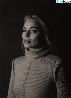 Margot Robbie / margotrobbieofficial nude photo #2242