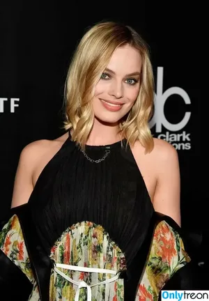 Margot Robbie / margotrobbieofficial nude photo #2246