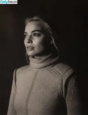 Margot Robbie / margotrobbieofficial nude photo #2251
