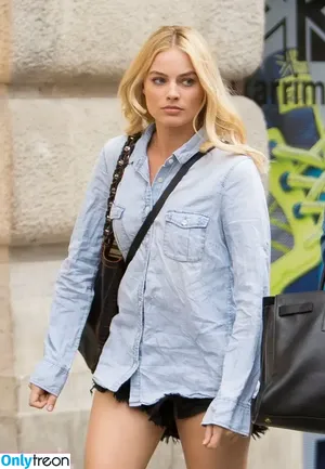 Margot Robbie / margotrobbieofficial nude photo #2258
