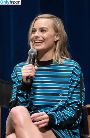 Margot Robbie / margotrobbieofficial nude photo #2279
