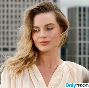 Margot Robbie / margotrobbieofficial nude photo #2281