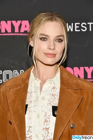 Margot Robbie / margotrobbieofficial nude photo #2297