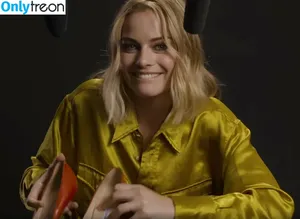 Margot Robbie / margotrobbieofficial nude photo #2301