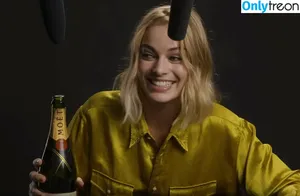 Margot Robbie / margotrobbieofficial nude photo #2316