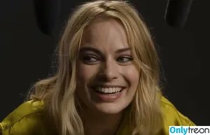 Margot Robbie / margotrobbieofficial nude photo #2326
