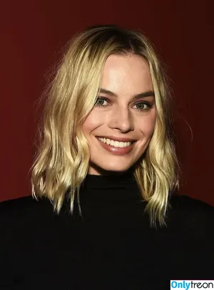 Margot Robbie / margotrobbieofficial nude photo #2327