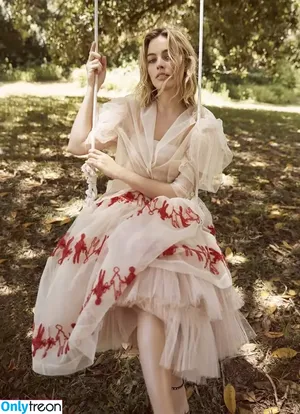 Margot Robbie / margotrobbieofficial nude photo #2330