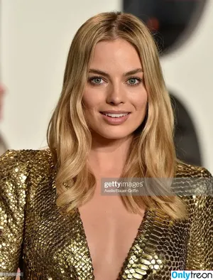 Margot Robbie / margotrobbieofficial nude photo #2334