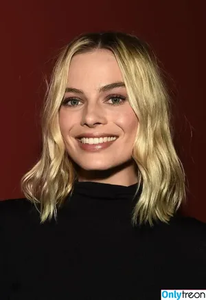 Margot Robbie / margotrobbieofficial nude photo #2344