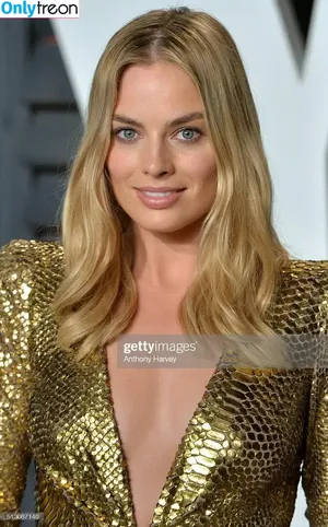 Margot Robbie / margotrobbieofficial nude photo #2374