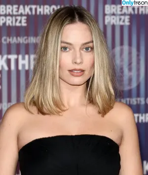 Margot Robbie / margotrobbieofficial nude photo #2386