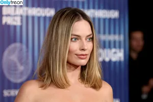 Margot Robbie / margotrobbieofficial nude photo #2404