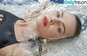 Margot Robbie / margotrobbieofficial nude photo #2406