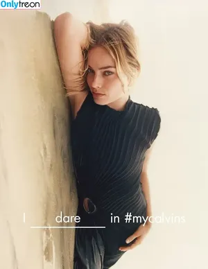 Margot Robbie / margotrobbieofficial nude photo #2412