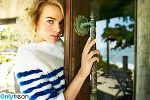 Margot Robbie / margotrobbieofficial nude photo #2417