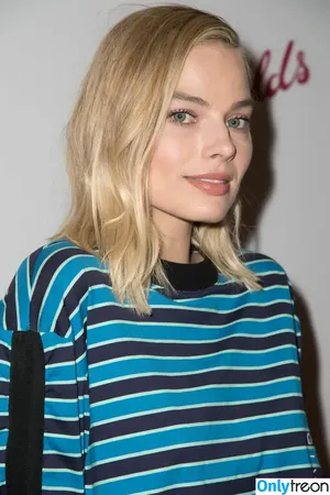 Margot Robbie / margotrobbieofficial nude photo #2420