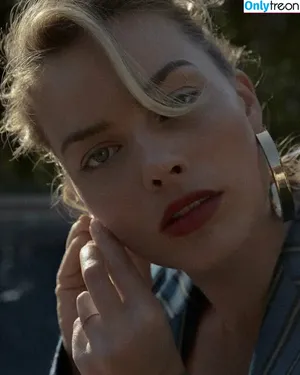 Margot Robbie / margotrobbieofficial nude photo #2432
