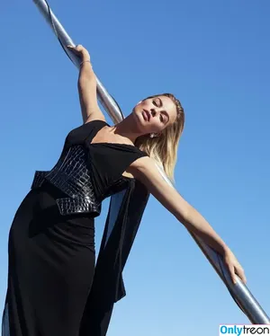 Margot Robbie / margotrobbieofficial nude photo #2440