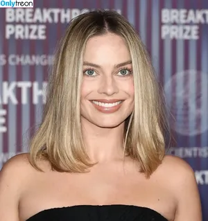 Margot Robbie / margotrobbieofficial nude photo #2449