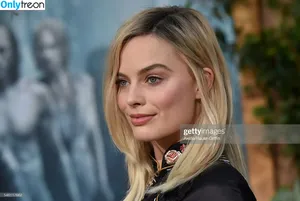Margot Robbie / margotrobbieofficial nude photo #2459