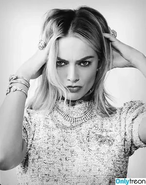 Margot Robbie / margotrobbieofficial nude photo #2465