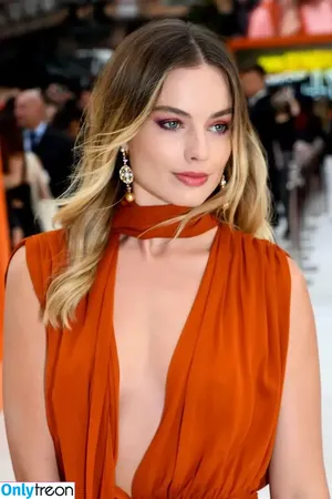 Margot Robbie / margotrobbieofficial nude photo #2474