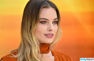 Margot Robbie / margotrobbieofficial nude photo #2479