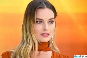 Margot Robbie / margotrobbieofficial nude photo #2480