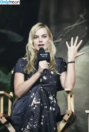 Margot Robbie / margotrobbieofficial nude photo #2483