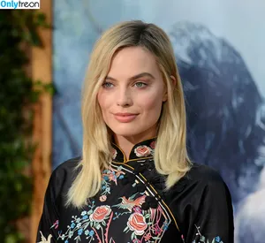 Margot Robbie / margotrobbieofficial nude photo #2485