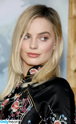 Margot Robbie / margotrobbieofficial nude photo #2487
