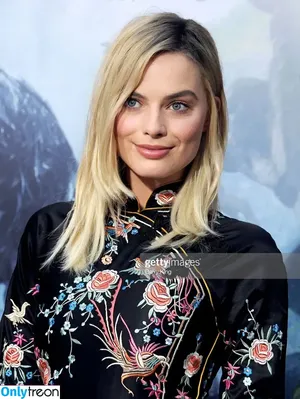 Margot Robbie / margotrobbieofficial nude photo #2490