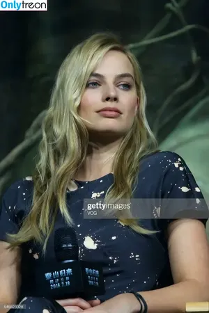 Margot Robbie / margotrobbieofficial nude photo #2495
