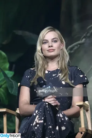 Margot Robbie / margotrobbieofficial nude photo #2496