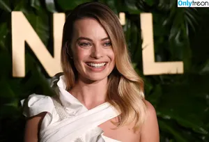 Margot Robbie / margotrobbieofficial nude photo #2504
