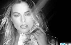 Margot Robbie / margotrobbieofficial nude photo #2530