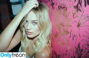 Margot Robbie / margotrobbieofficial nude photo #2531