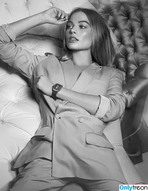 Margot Robbie / margotrobbieofficial nude photo #2544